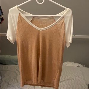 tan and white american eagle tee shirt